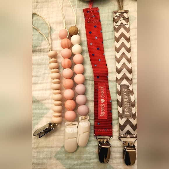 Pacifier clips and Pacifier clip - Picture 3 of 7